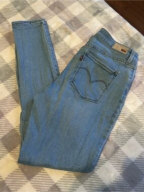 Levi's Women's Hi rise Skinny Jeans size 10